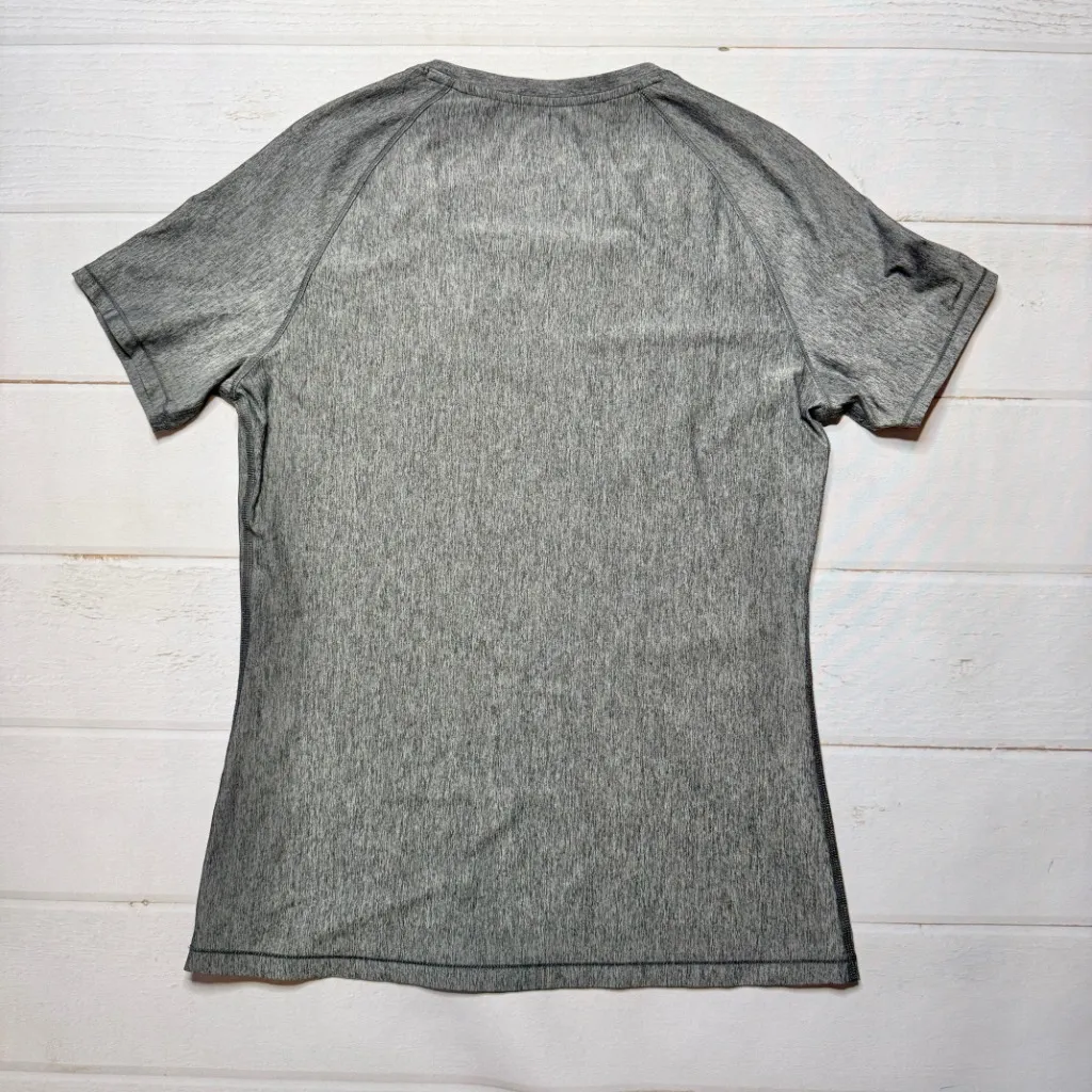 Under Armour - Women’s Grey Fitted Short Sleeve Shirt - Size Medium - Image 6