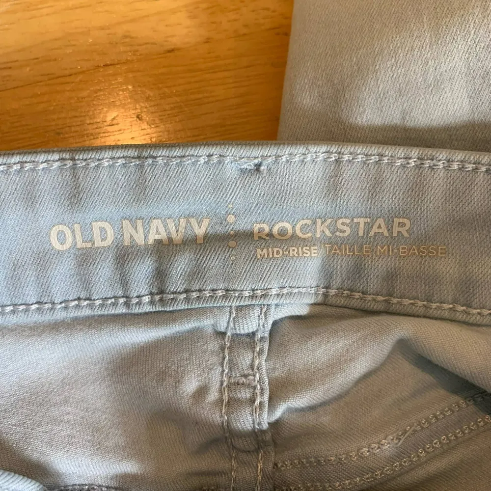 Old Navy Jeans Womens 2 Rockstar Mid-Rise Light Wash‎ Distressed Holes - Image 3