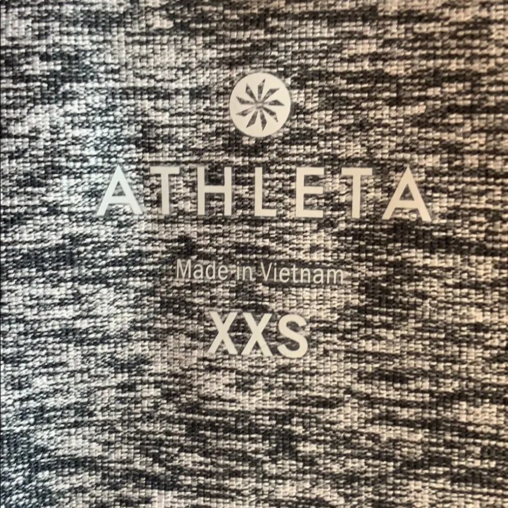 NWOT Athleta grey and navy fitted quarter zip! - Image 3