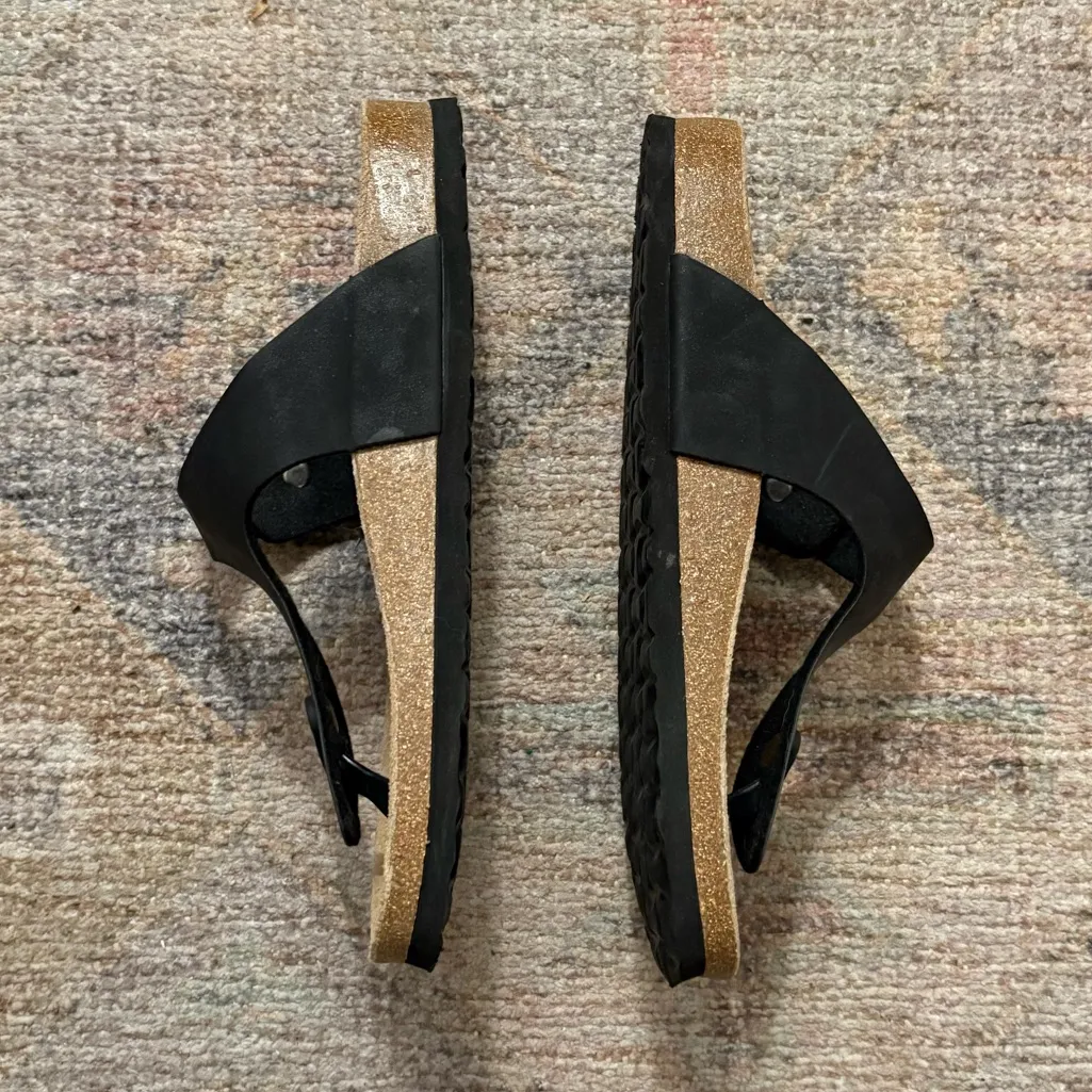 Cushionaire Leah Cork Footbrd Thong Sandals in Black - Image 8