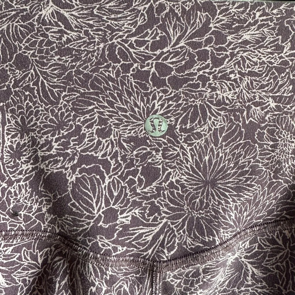 💜Lululemon Align Crop Purple Floral Patterned Leggings - Image 8