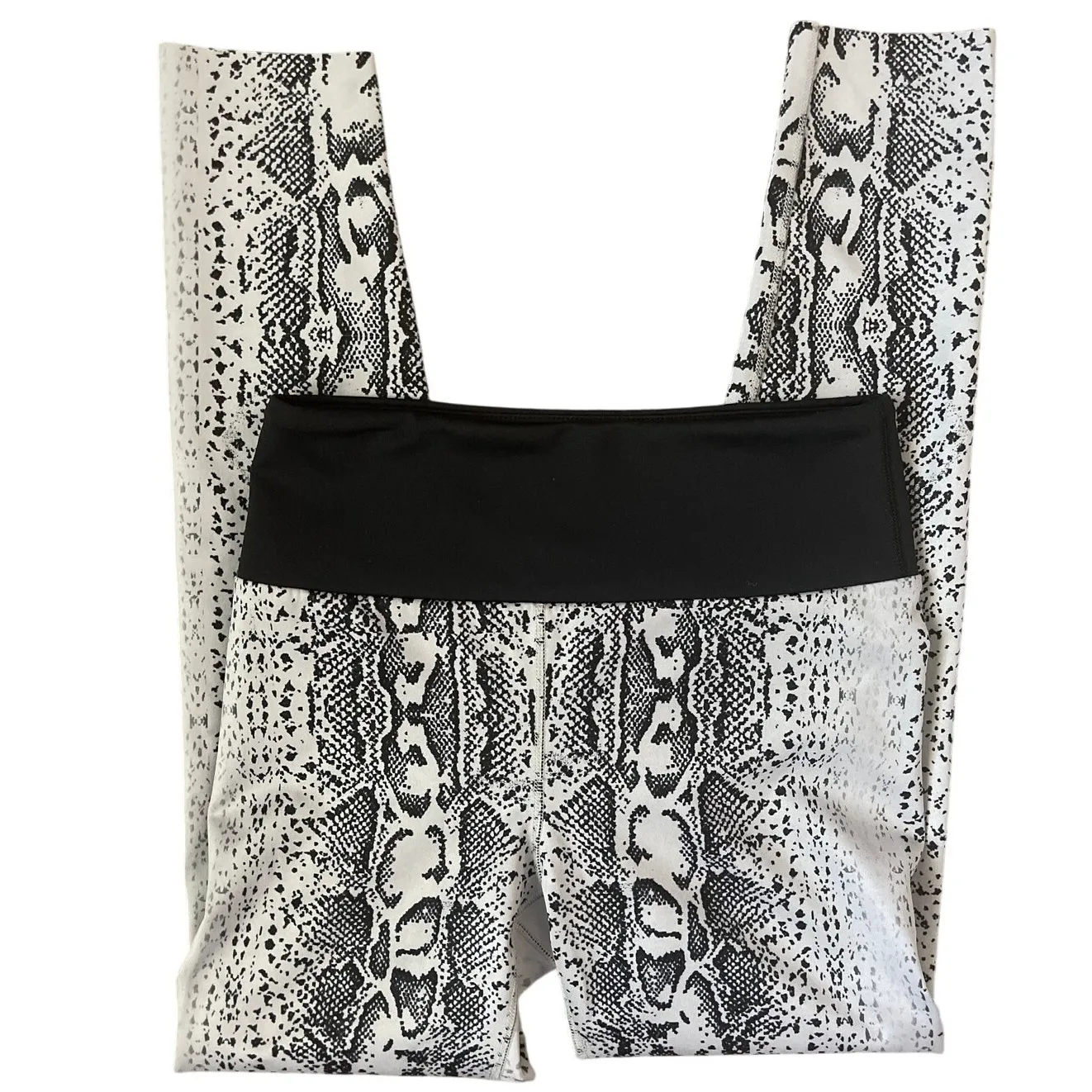 Noli Luxe Gray & Black Snake Athletic 3/4 Length Leggings Size Small‎ - Image 3