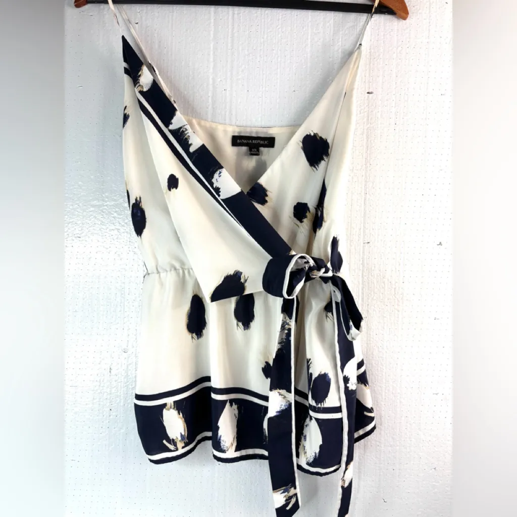 Banana Republic XS Cross Over Side Tie Tank Top in Crème n Black - Image 9