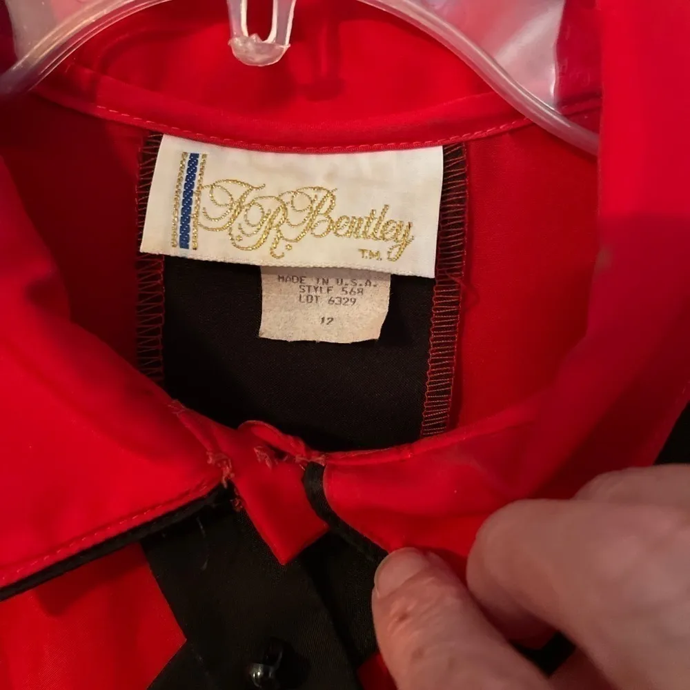 Vintage T.R. Bentley long sleeve button down blouse with bow tie. Red Size 12 - Image 5