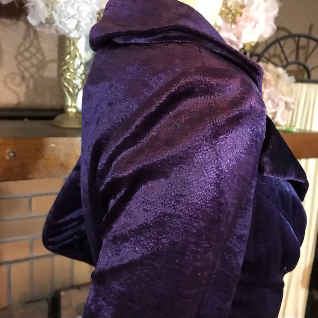 VINTAGE CIRCA 1980'S CRUSHED VELOUR PURPLE BUTTON DOWN TOP AND SKIRT SET (XS) - Image 10