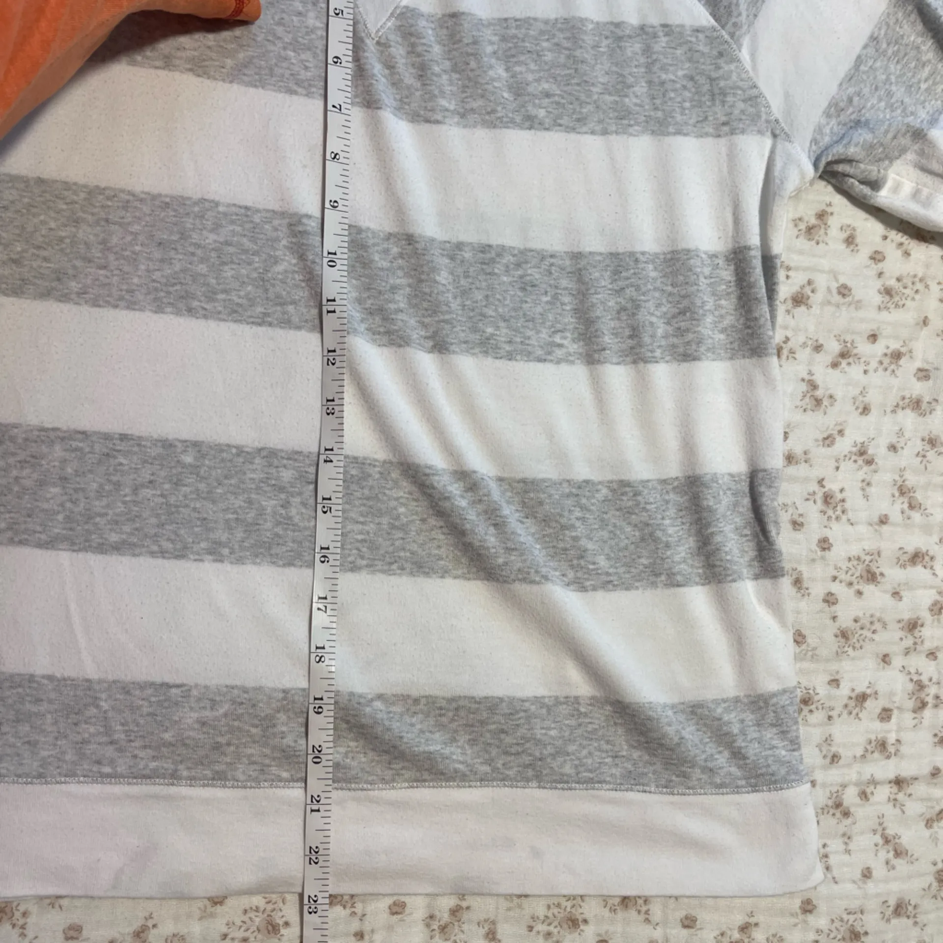 The Limited Long Sleeve Gray and White Tee - Image 6