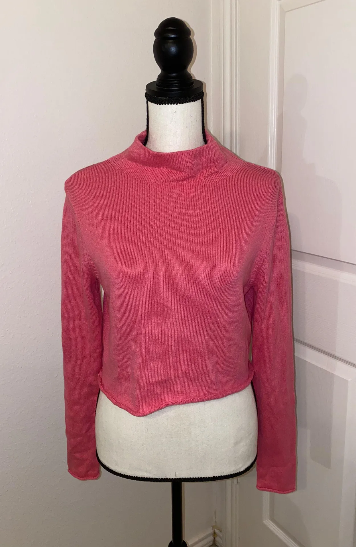 Y2K Neon Pink Long Sleeve Mock Ribbed Cropped Sweater Size Medium - Image 2