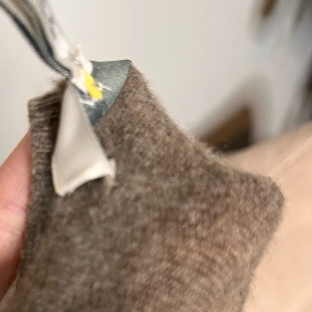 Joie  women’s cashmere blend high low sweater. - Image 4