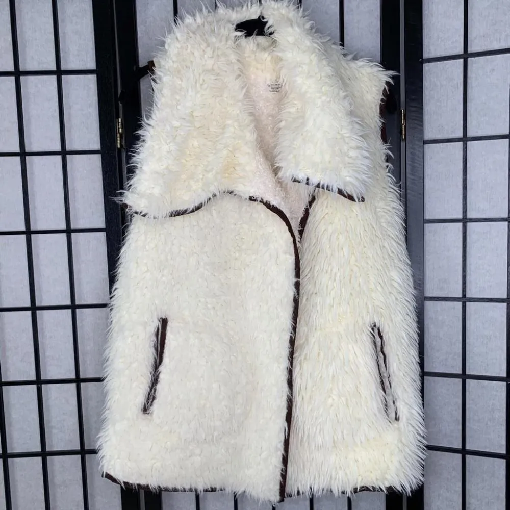 Melrose & Market Sherpa Plush Faux Fur Sleeveless Vest White Small - Image 6
