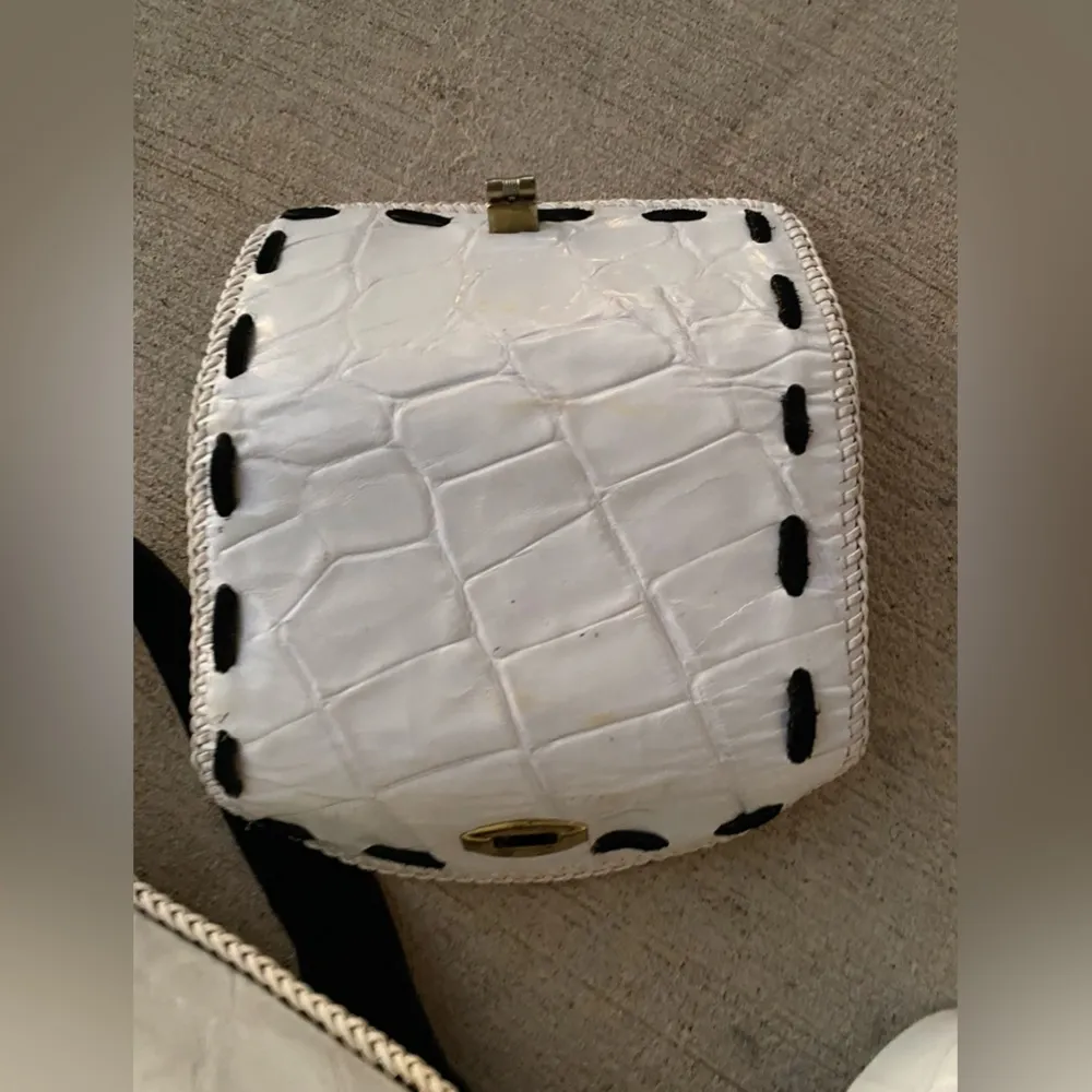 Vintage Jeun Bang White Leather Animal Purse & Wallet Black - Image 5