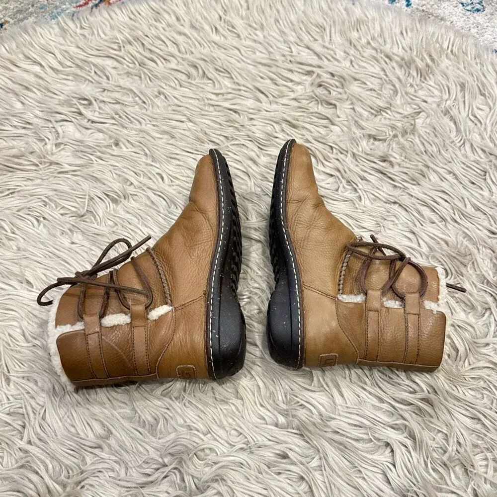 UGG Caspia 1932 Tan Leather Lace Up Ankle Sheepskin Warm Boots Womens Sz 8 - Image 6