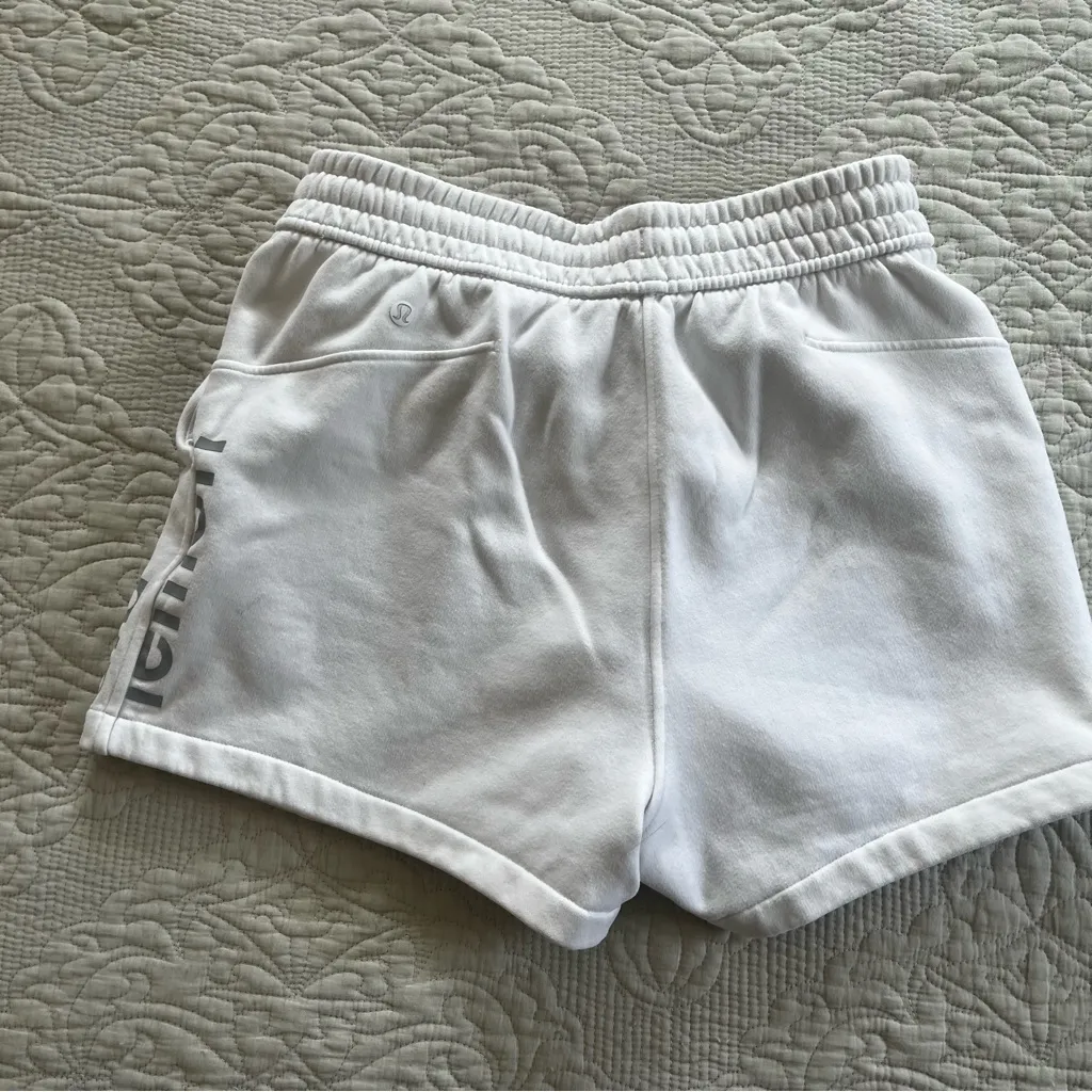 Lululemon cotton sweatpant material 4" shorts size 6 - Image 3