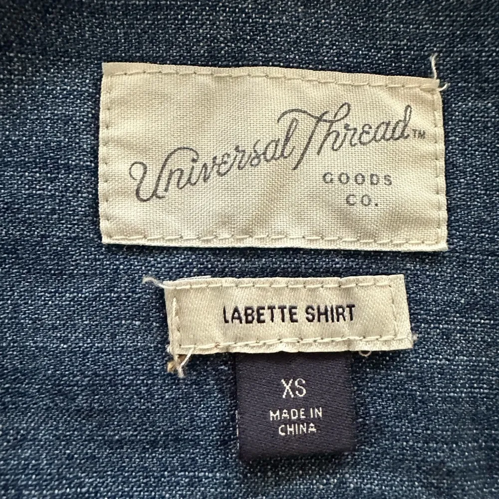 Universal Thread Labette Chambray Long Sleeve Button Up Shirt Size XS Pockets - Image 8