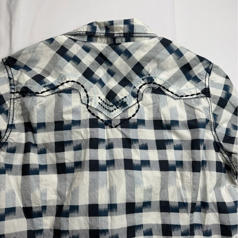 Ariat White and Blue Button Down Shirt - Image 6