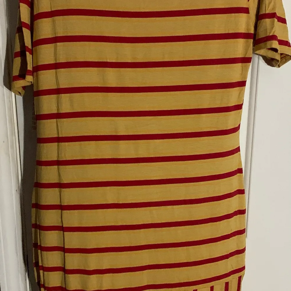 LuLaRoe Julia Dress Sz XL NWT
Gold and Red striped dress... love the bottom - Image 2