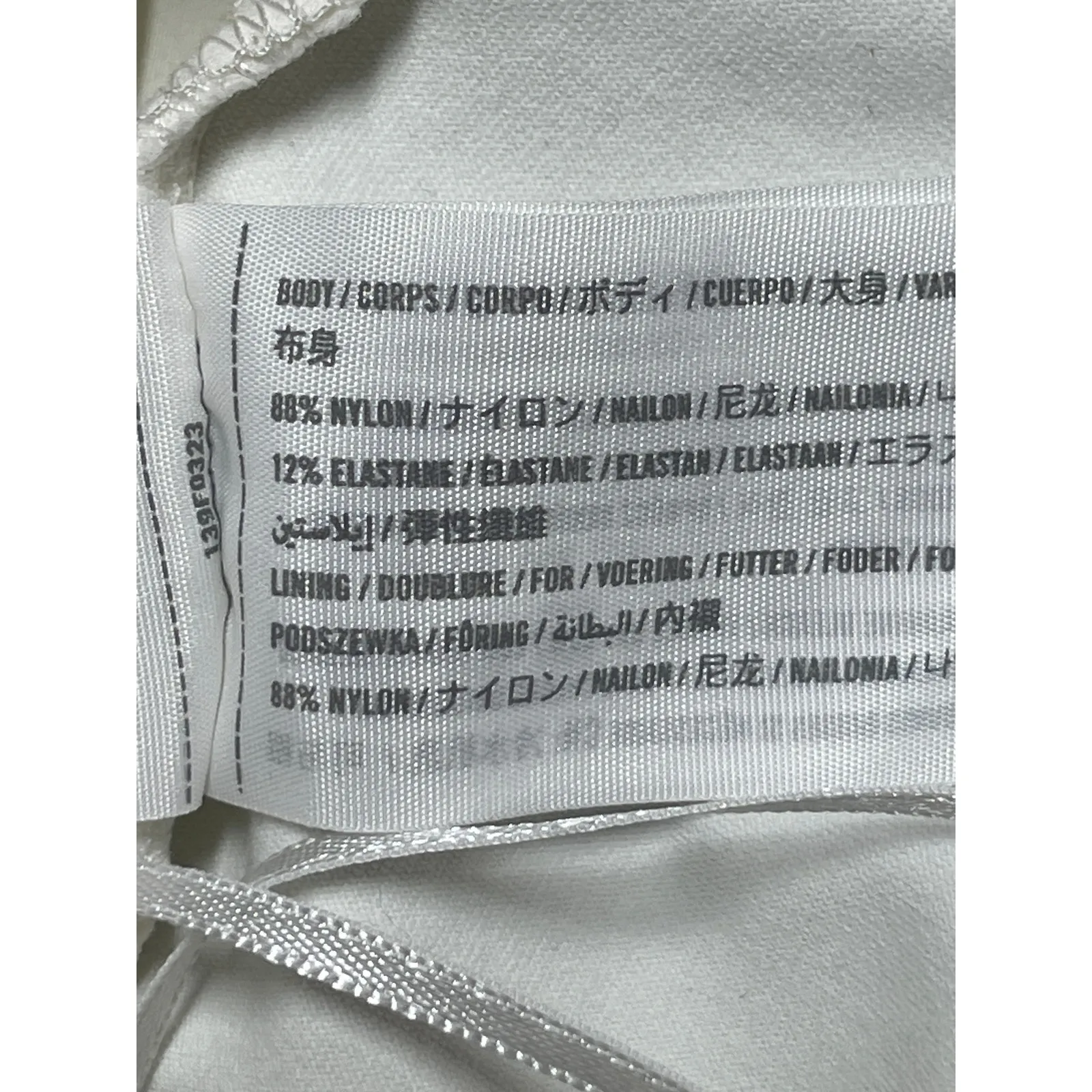 Abercrombie & Fitch White Halter Keyhole Sleeveless Open Back Bodysuit Top Sz M - Image 4