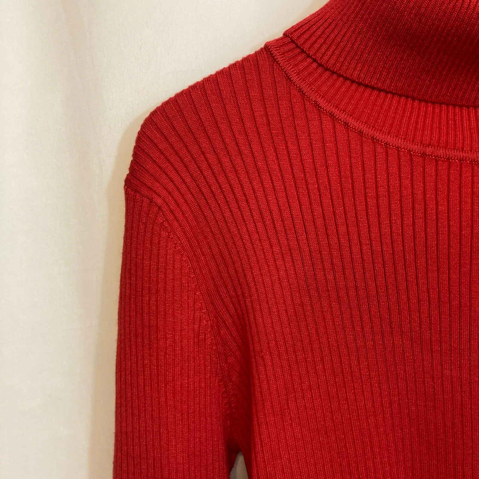 DKNY Cozy Fall Red Ribbed Knit Long Sleeve Fitted Pullover Turtleneck Sweater - Image 6