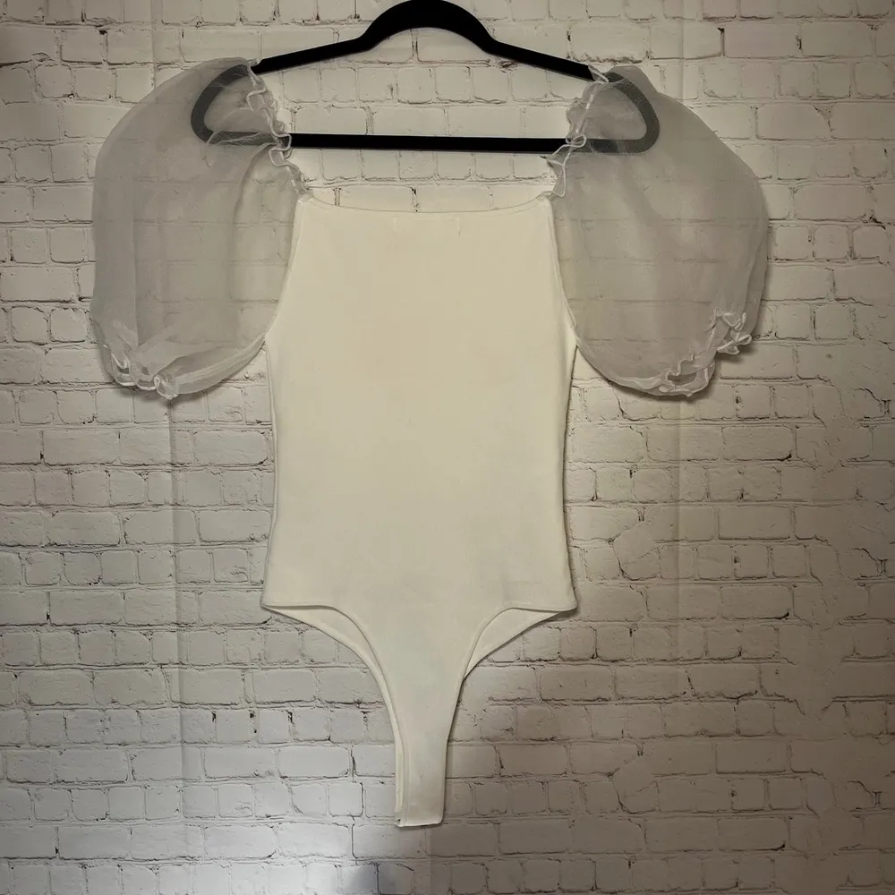 ✨White ASTR the Label Darling Bodysuit Square Neck Sheer Puff Sleeve Top White L Size L - Image 7