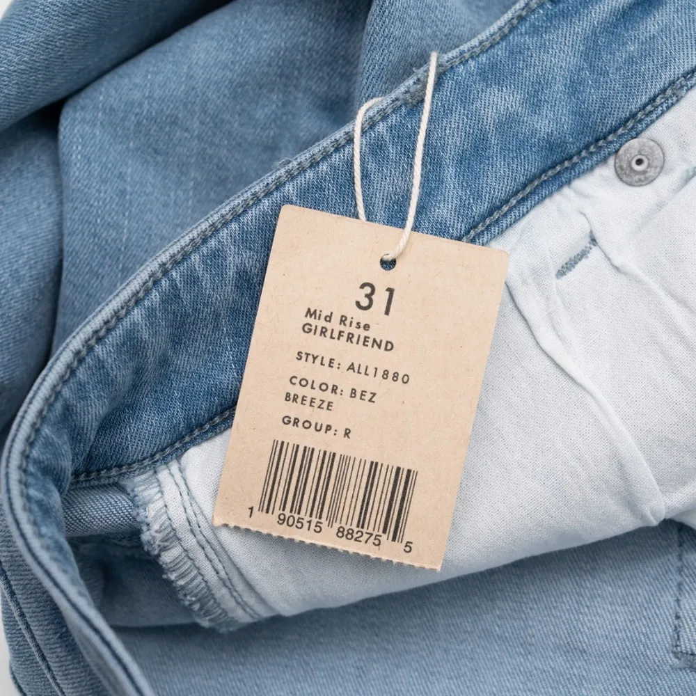 NIC+ZOE. Mid Rise Girlfriend Jeans. - Image 12