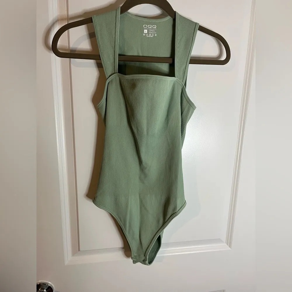 OQQ Women's 1 Piece Bodysuit Sexy Ribbed Strappy Square Neck Sleeveless Sz Large Green - Image 6