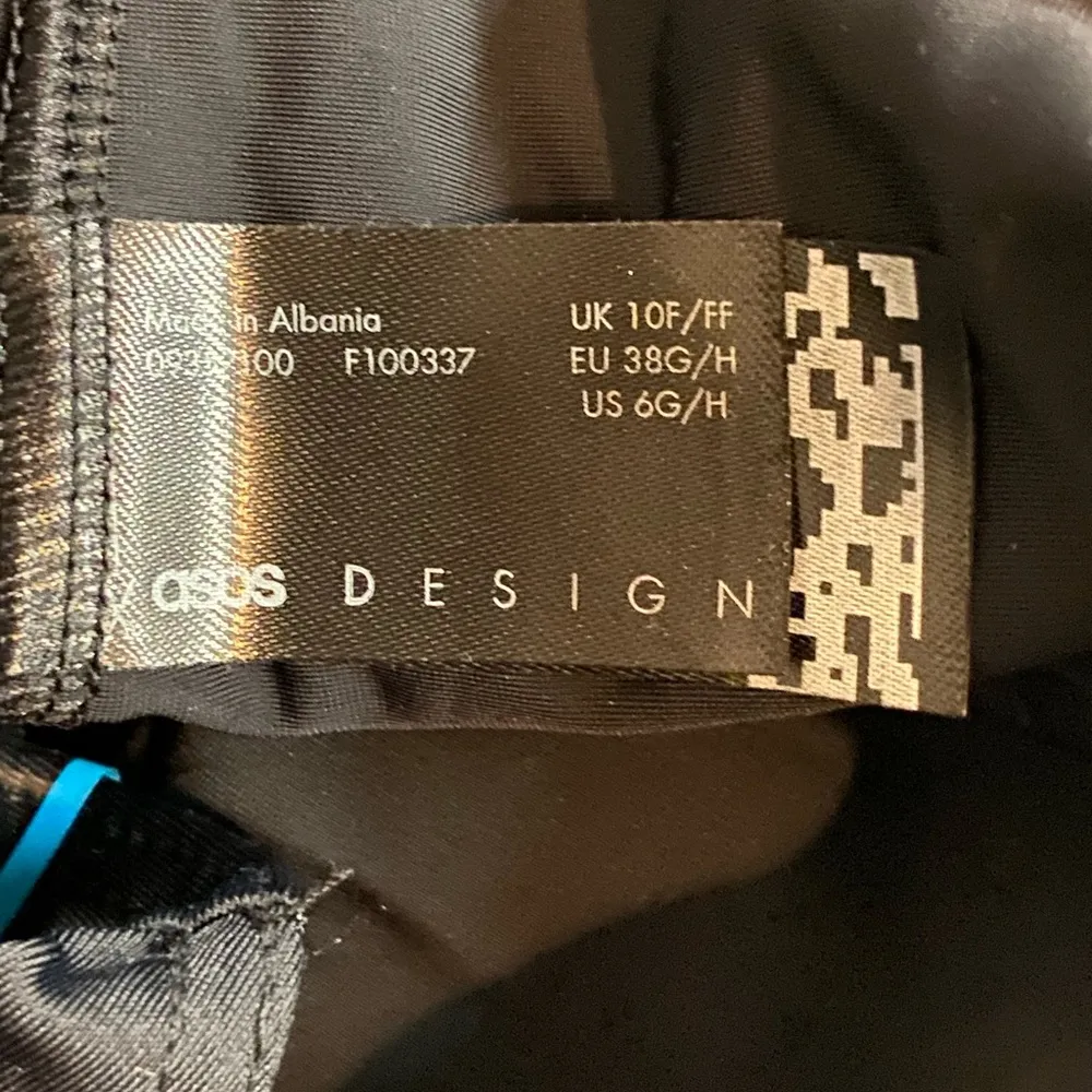 ASOS Swim Women's Plunge One Piece Swimsuit Black Ruched Size 6 US - Image 3