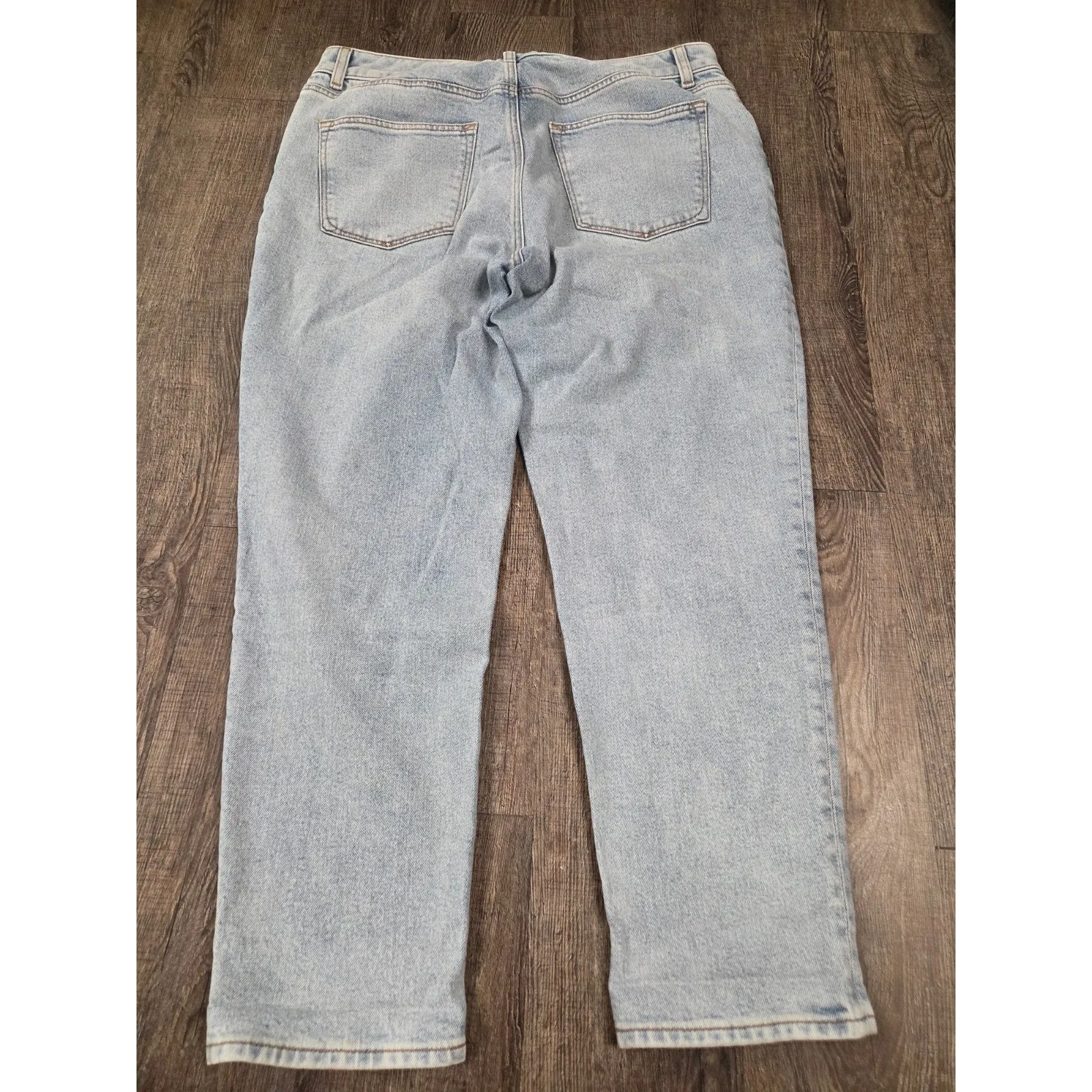 Talbots Everyday Relaxed Jeans Women's Size 12 Fiji Wash Light Denim - Image 5