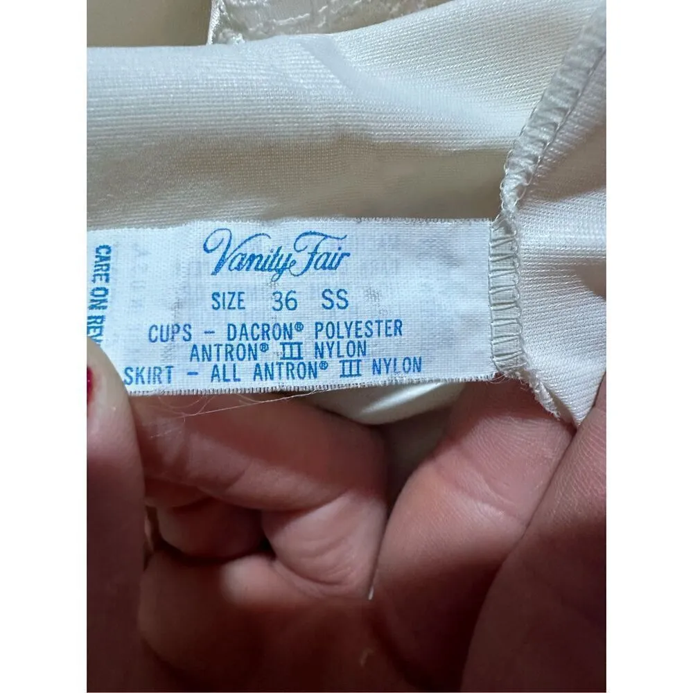 Vanity Fair vintage white maxi slip nightgown size 36 cup Small - Image 3