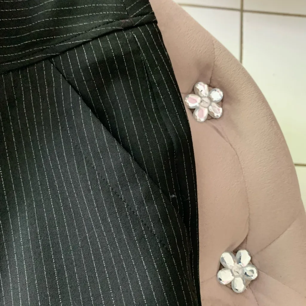 Michael Kors Womens pin stripe shorts black white striped Michael Kors Size 12 - Image 5