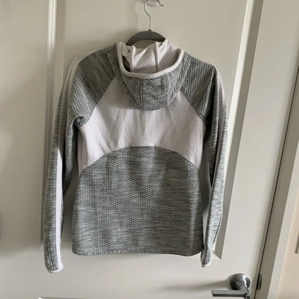 ATHLETA Woman Gray Half Zip Sweater Sz S - Image 9