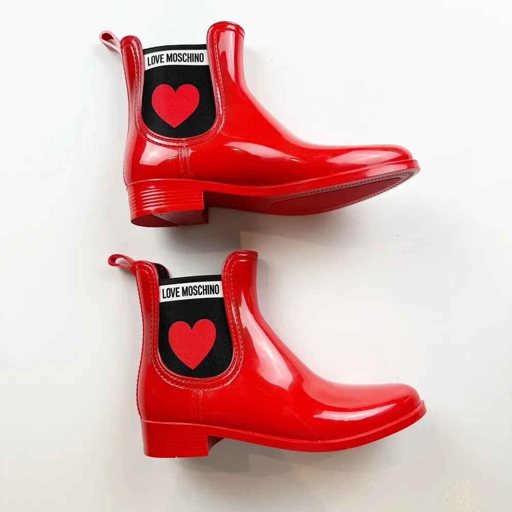 Love Moschino Chelsea Wellington Rain Boots Red Heart Glossy PVC Ankle 37 7US - Image 3