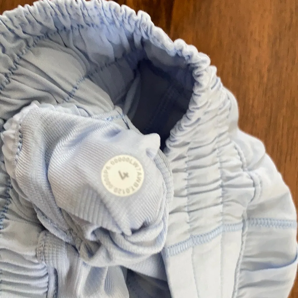 LULULEMON Hotty Hot Shorts Daydream Blue Low Rise LR 4” Like New Running Size 4 - Image 9