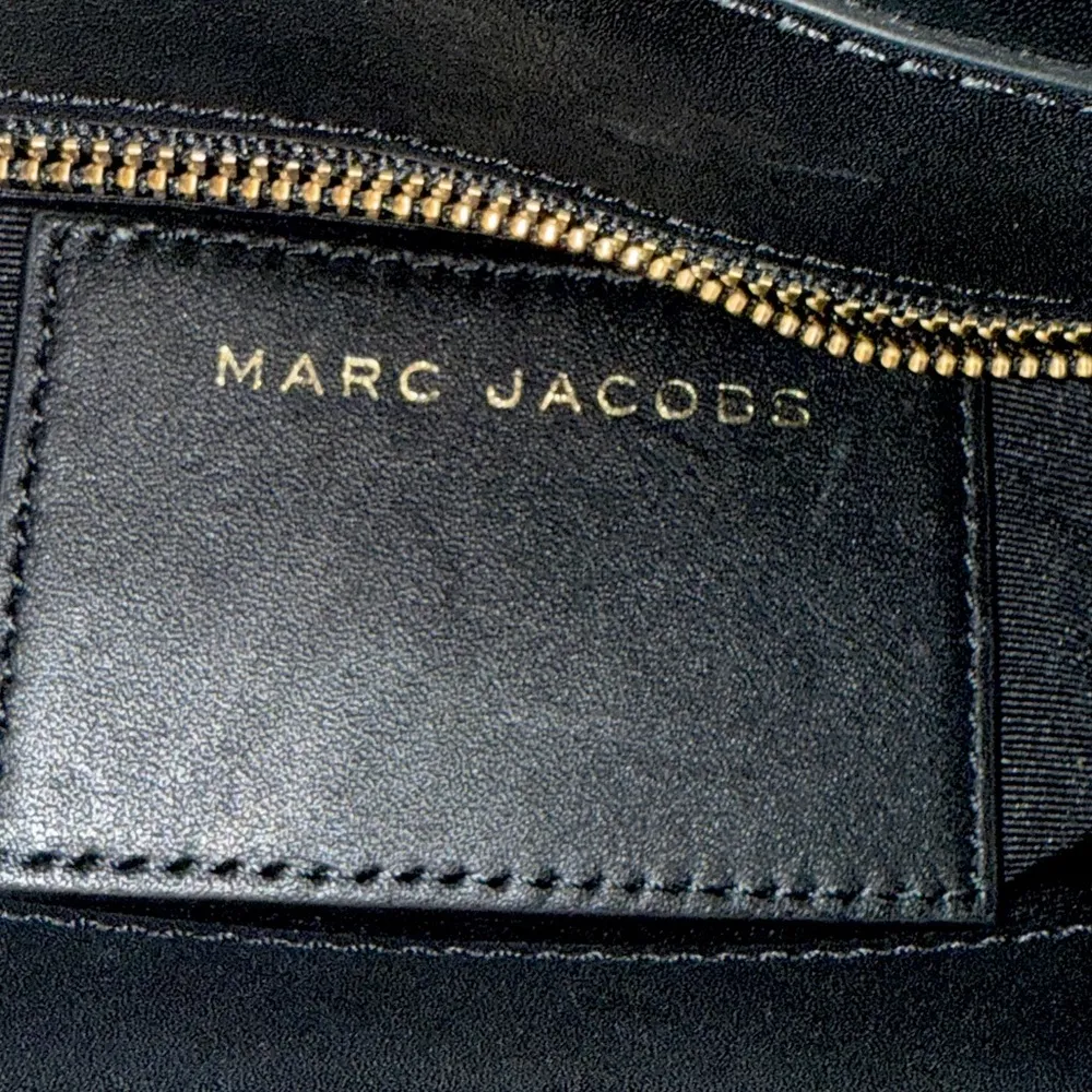 Marc Jacobs Leather Crossbody Bag | Black - Image 11