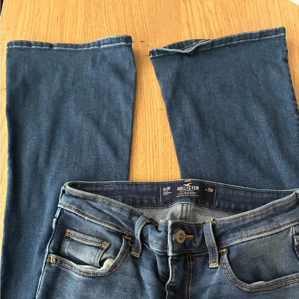 Hollister Women's California - Low-Rise Boot Cut
Soft Stretch Classic Jeans 25R - Image 9
