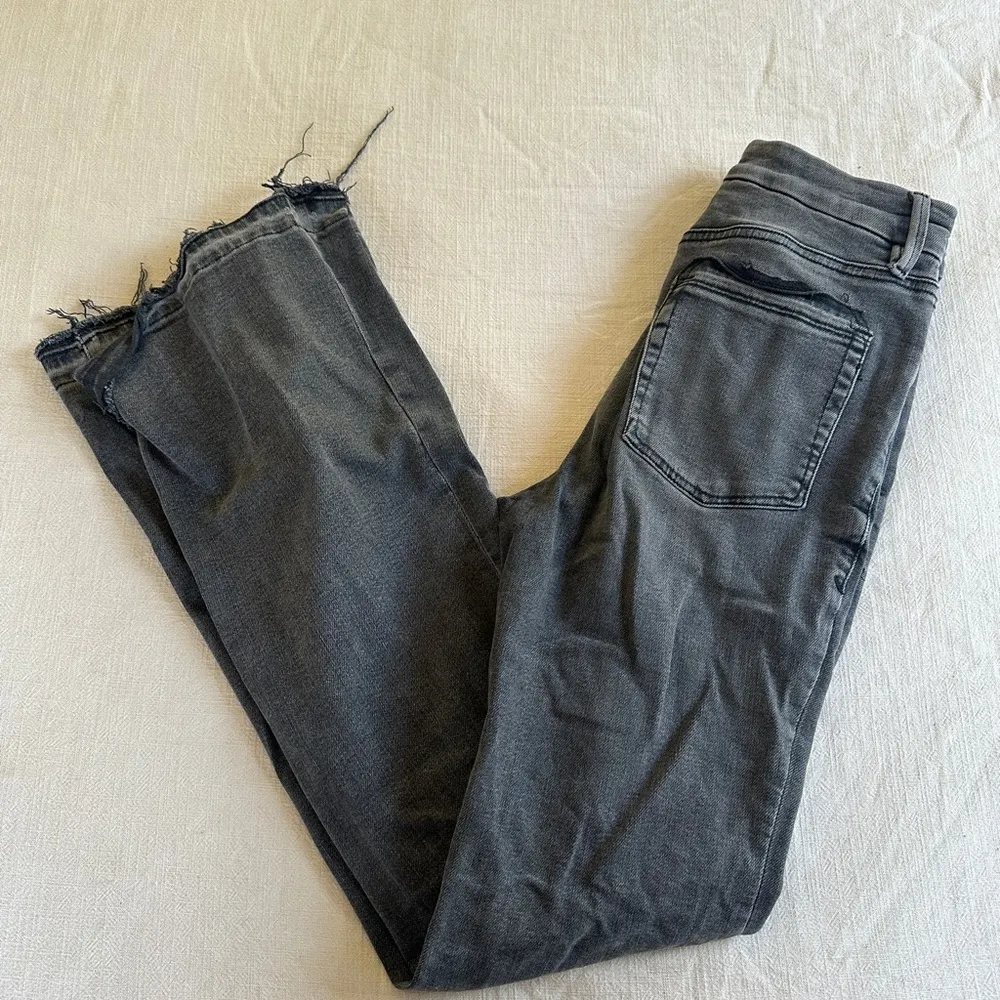 Good American Distressed Gray Women's Jeans - Image 4