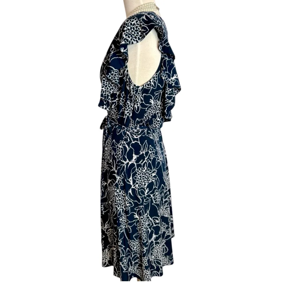 Ivanka Trump Dress Size Small V-neck Sleeveless Fully Lined, side zipper Navy - Image 3