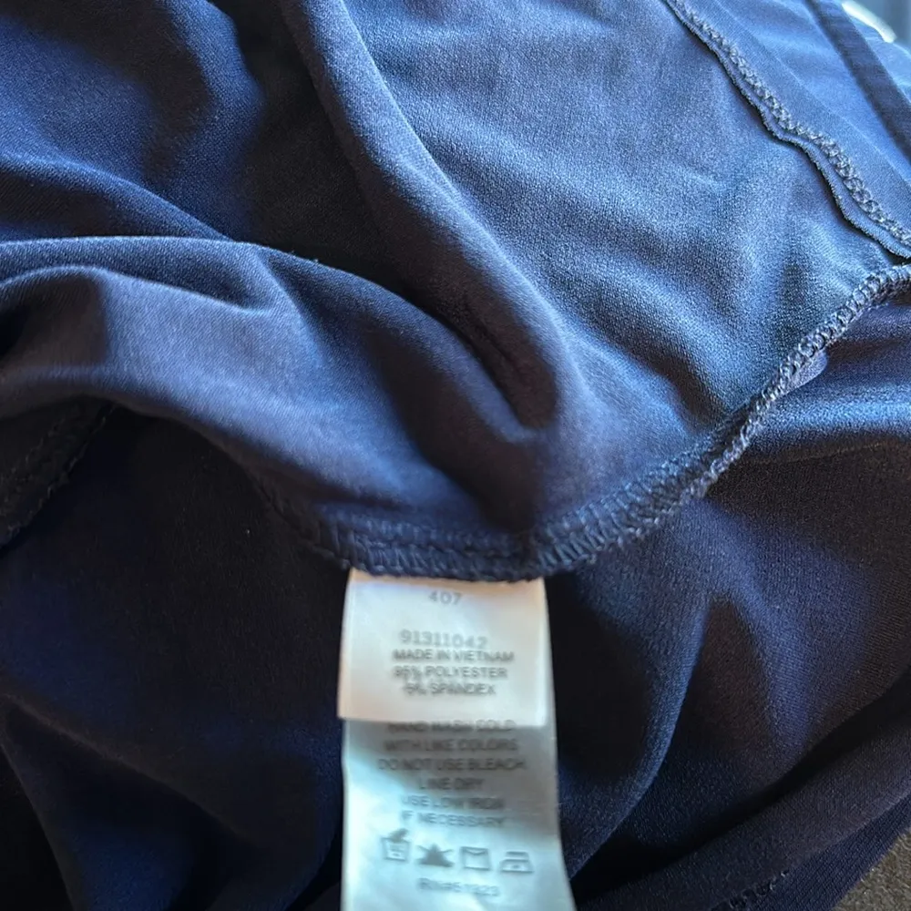 NWT Vince Camuto cold shoulder V-Neck Blouse - Image 6