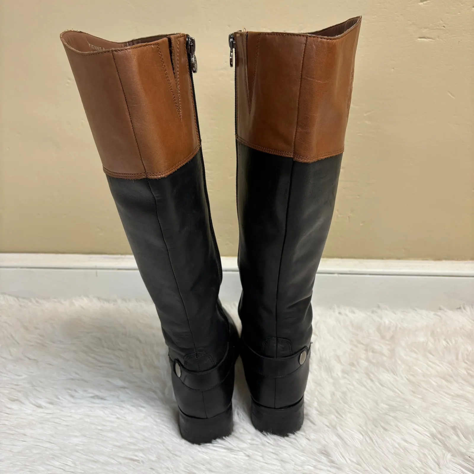 Etienne Aigner Wide Shaft Colorblock Logo Chip Leather Riding Boots Size 8 - Image 4