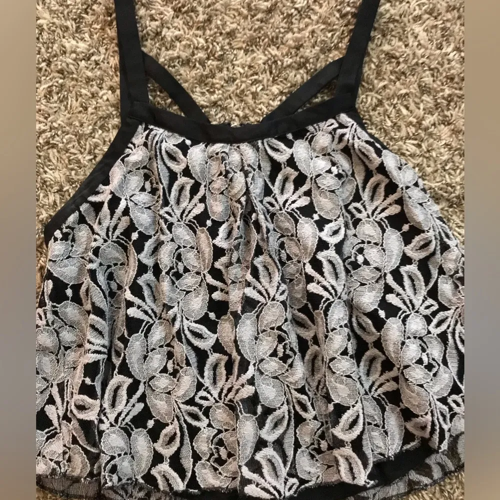 floral embroidered, flowy tank top with strappy zip up back - Image 6