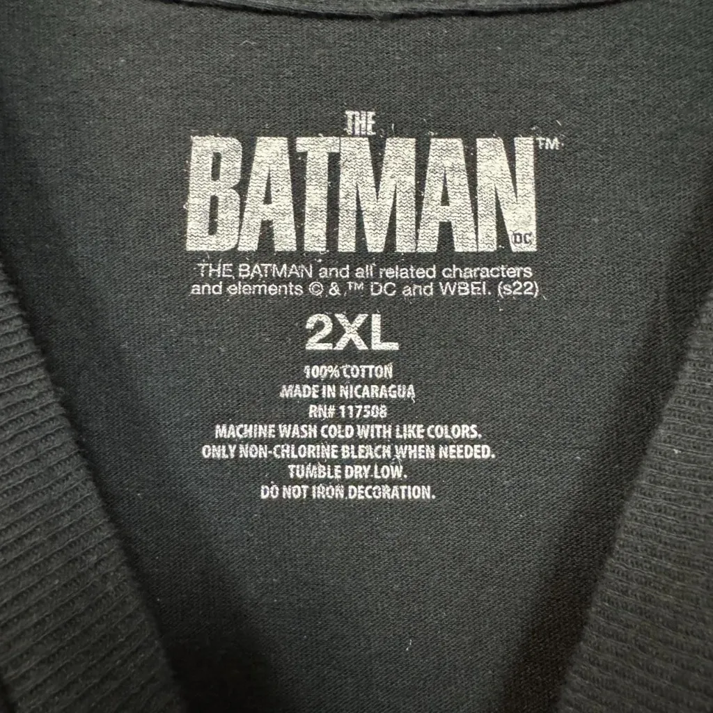 Robert Pattinson’s Batman T-shirt size 2xl - Image 4