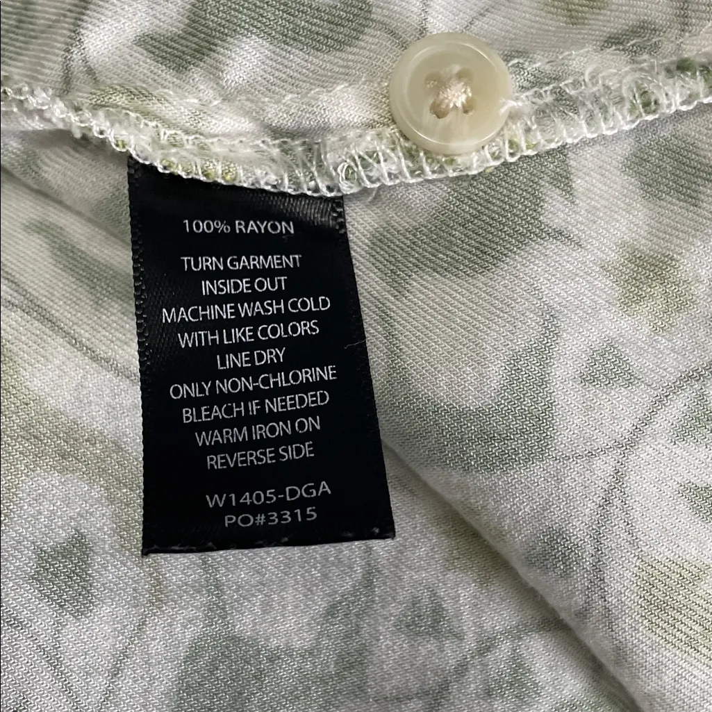 Betabrand Dog Garden Buttondown
Long Sleeve Leaf Print Girlfriend Shirt - Image 7