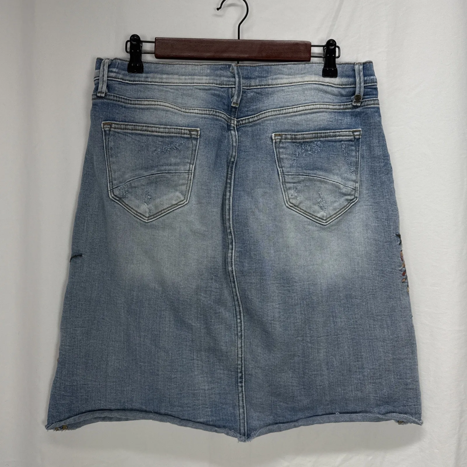 Driftwood Anthropologie Womens Floral Embroidered Stretch Denim Skirt Size 31/12 - Image 8