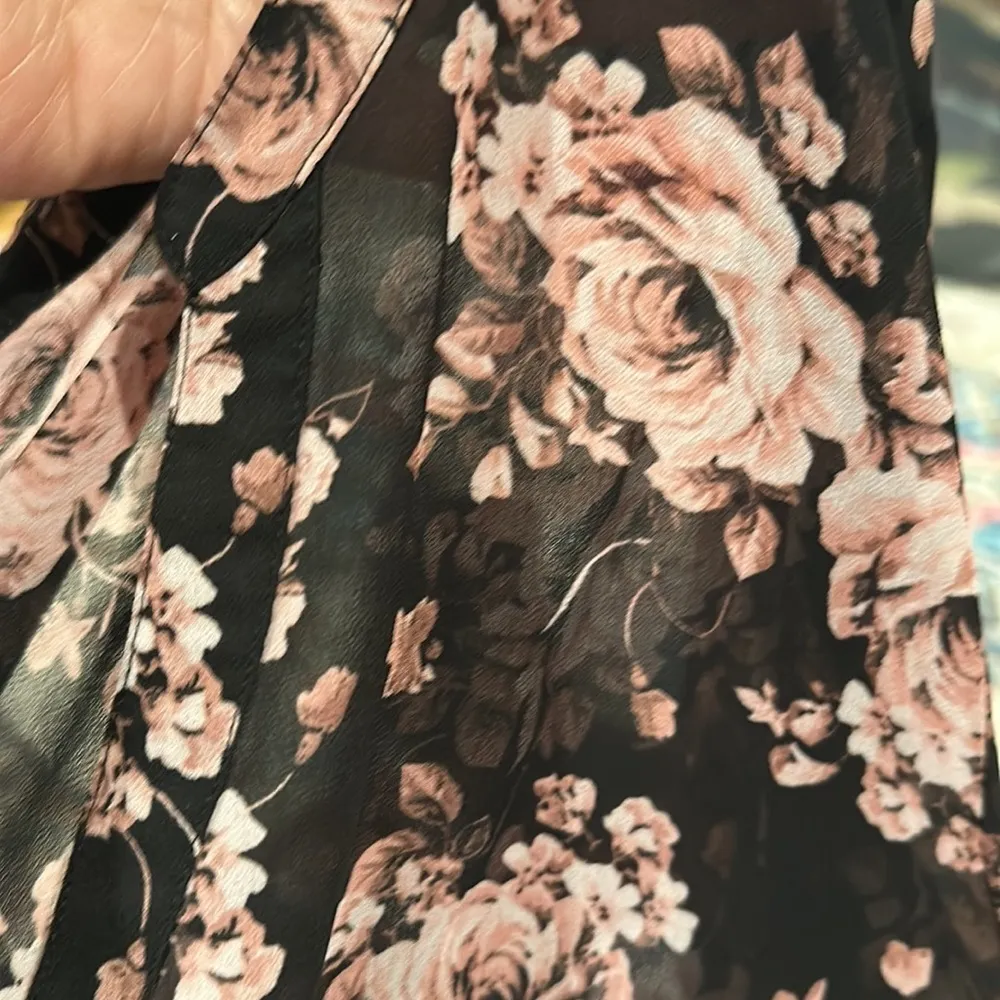 TORRID LEXIE BABYDOLL ROMANTIC GOTH FLORAL HI LOW TAB SLEEVE CHIFFON TUNIC TOP - Image 5