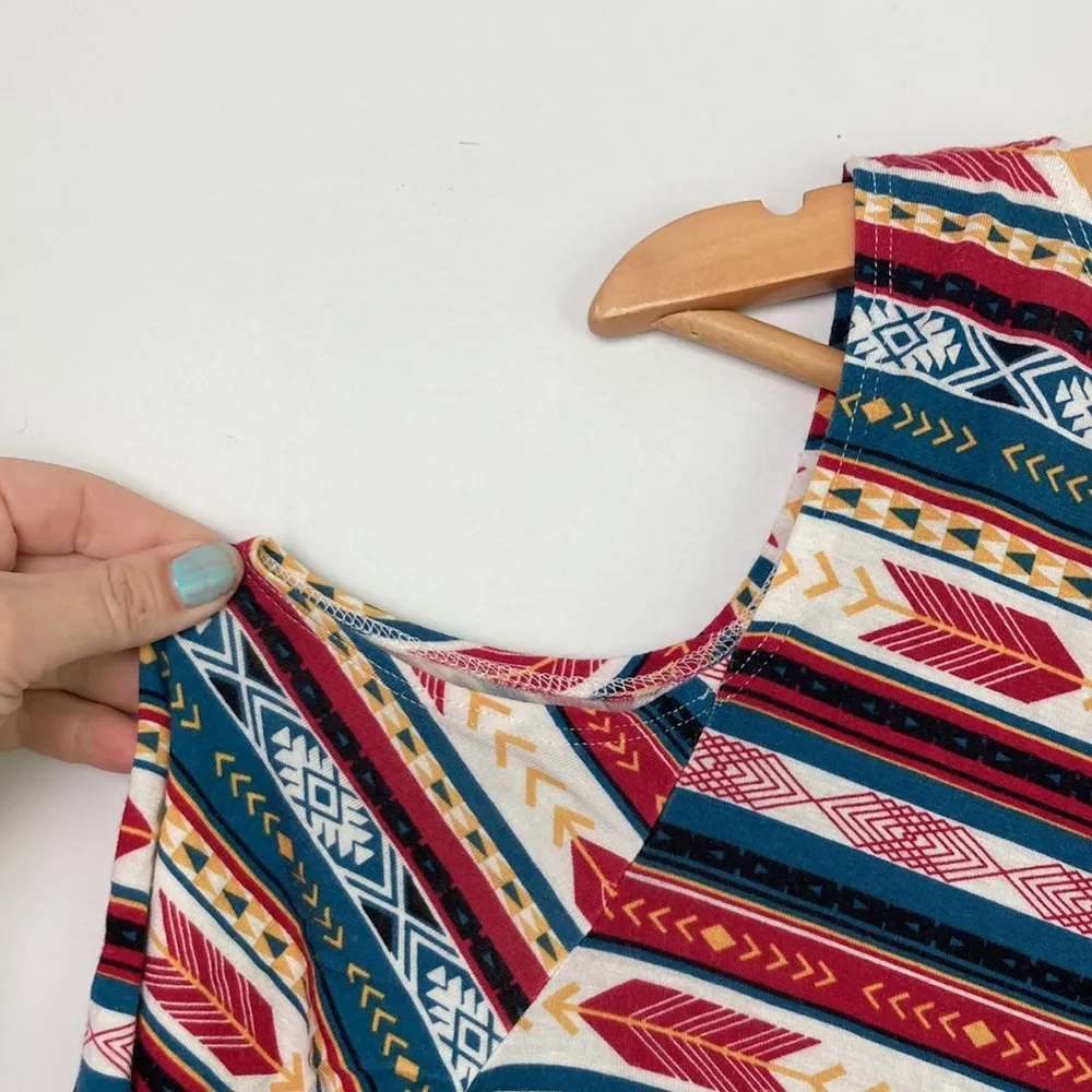 Wrangler | Arrow Print Cold Shoulder top sz M - Image 5