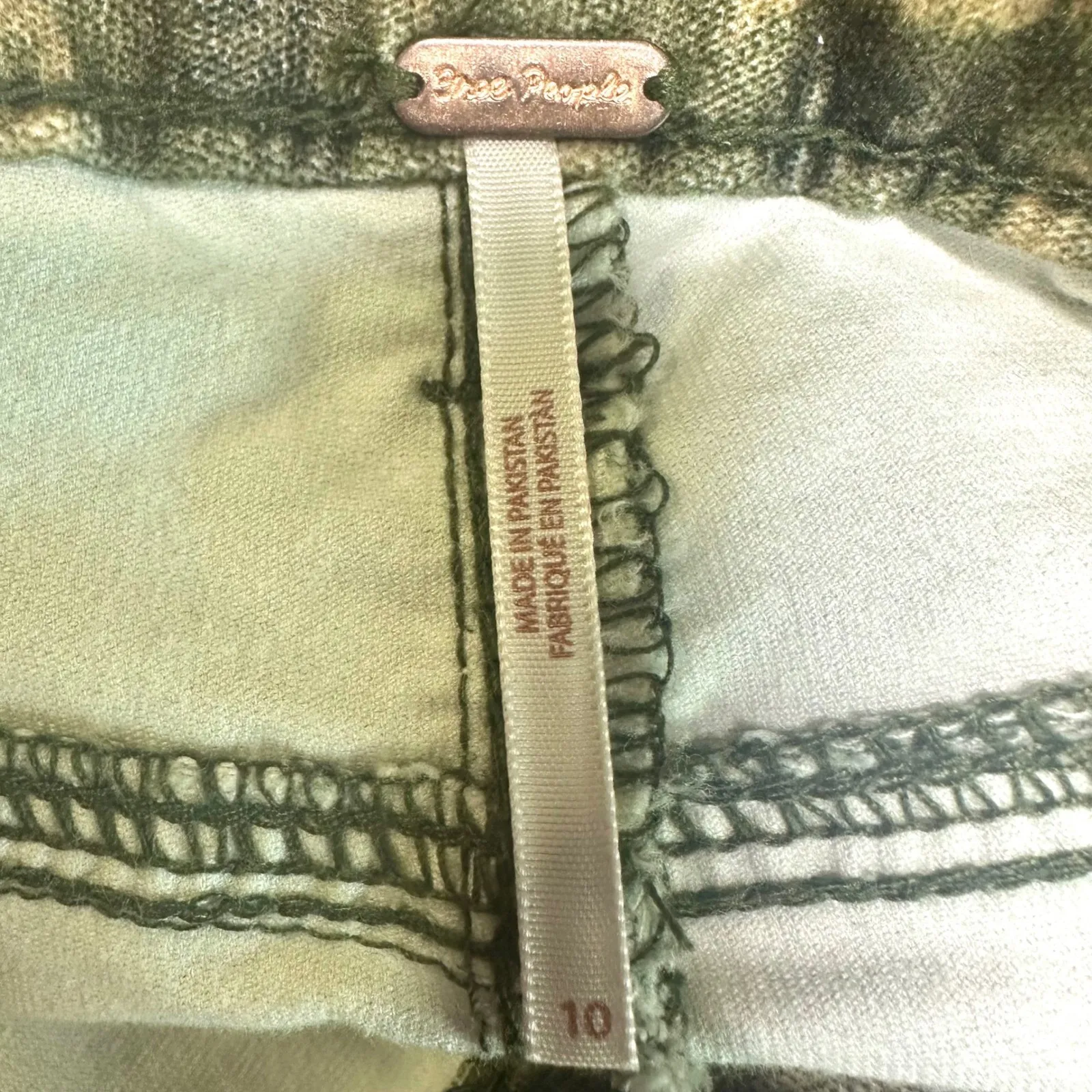 FREE PEOPLE NEW High Times Printed Kick Flare Crop Pants Olive Gypsy Rug Size 10 - Image 8