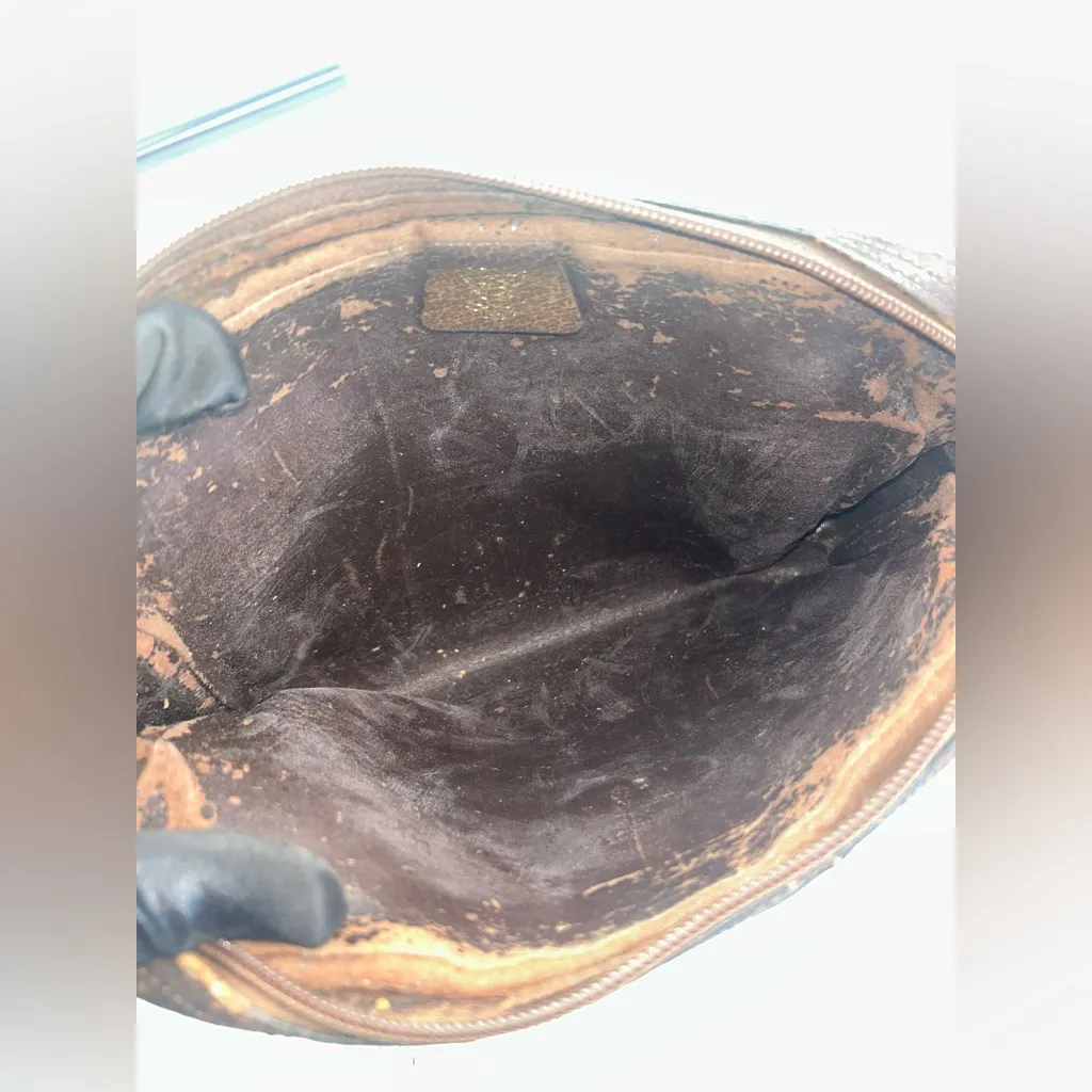 Gucci Vintage GG Supreme Monogram Cosmetic Pouch with Brown Leather Trim - Image 4