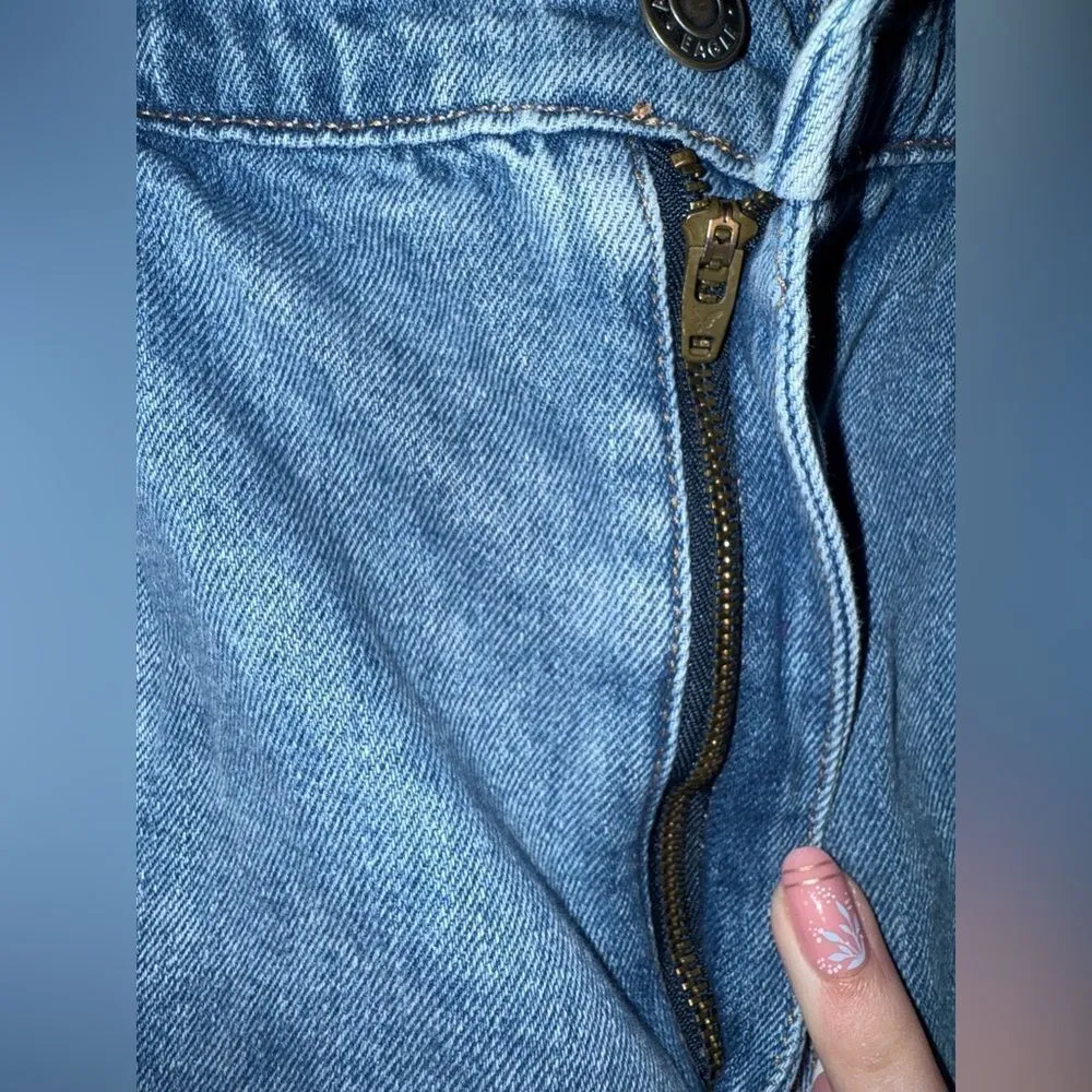 American Eagle Outfitters Light Wash High Rise Mom Jean Shorts size 14 #713 - Image 4