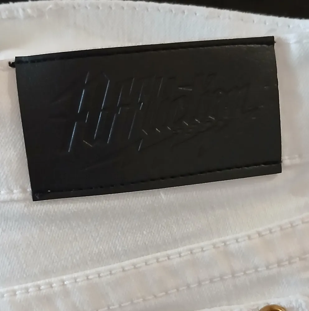 Affliction jeans white/vikki style/sequin shorts 27 NWOT - Image 5