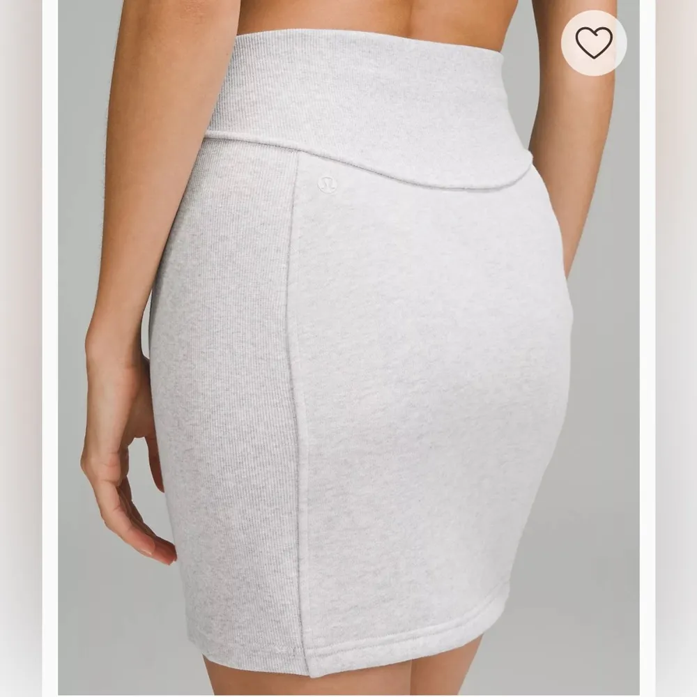 Lululemon Scuba HR Mini Skirt sz M nwt - Image 2