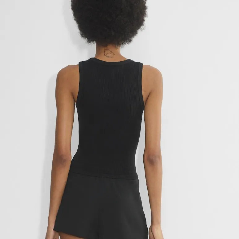 Aritzia NWOT  Rib Seamless Crew Tank - Image 3