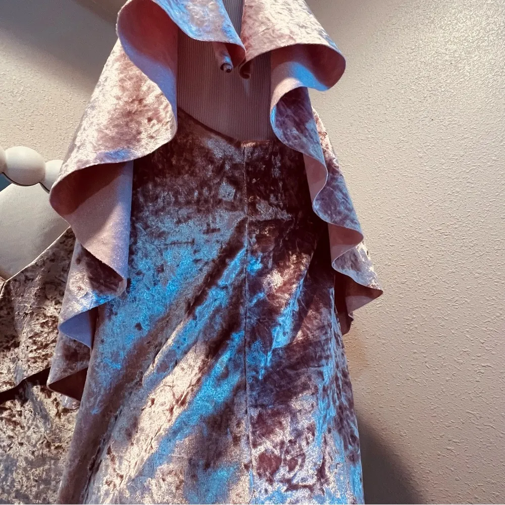 CHELSEA 28 pink crushed velvet top ruffle size medium - Image 4